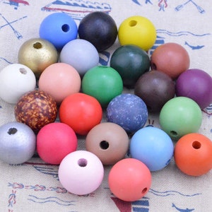 20 Stück / 50 Stück farblich sortierte Holzkugeln, 25mm runde Holzperlen, lackierte Holzkugeln Schmuckperlen