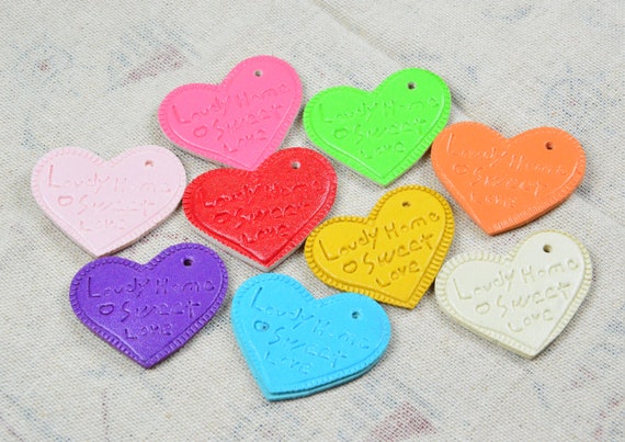 30個 PUレザーハートチャーム、両面Lovdy Home/Sweet Love彫刻ハート