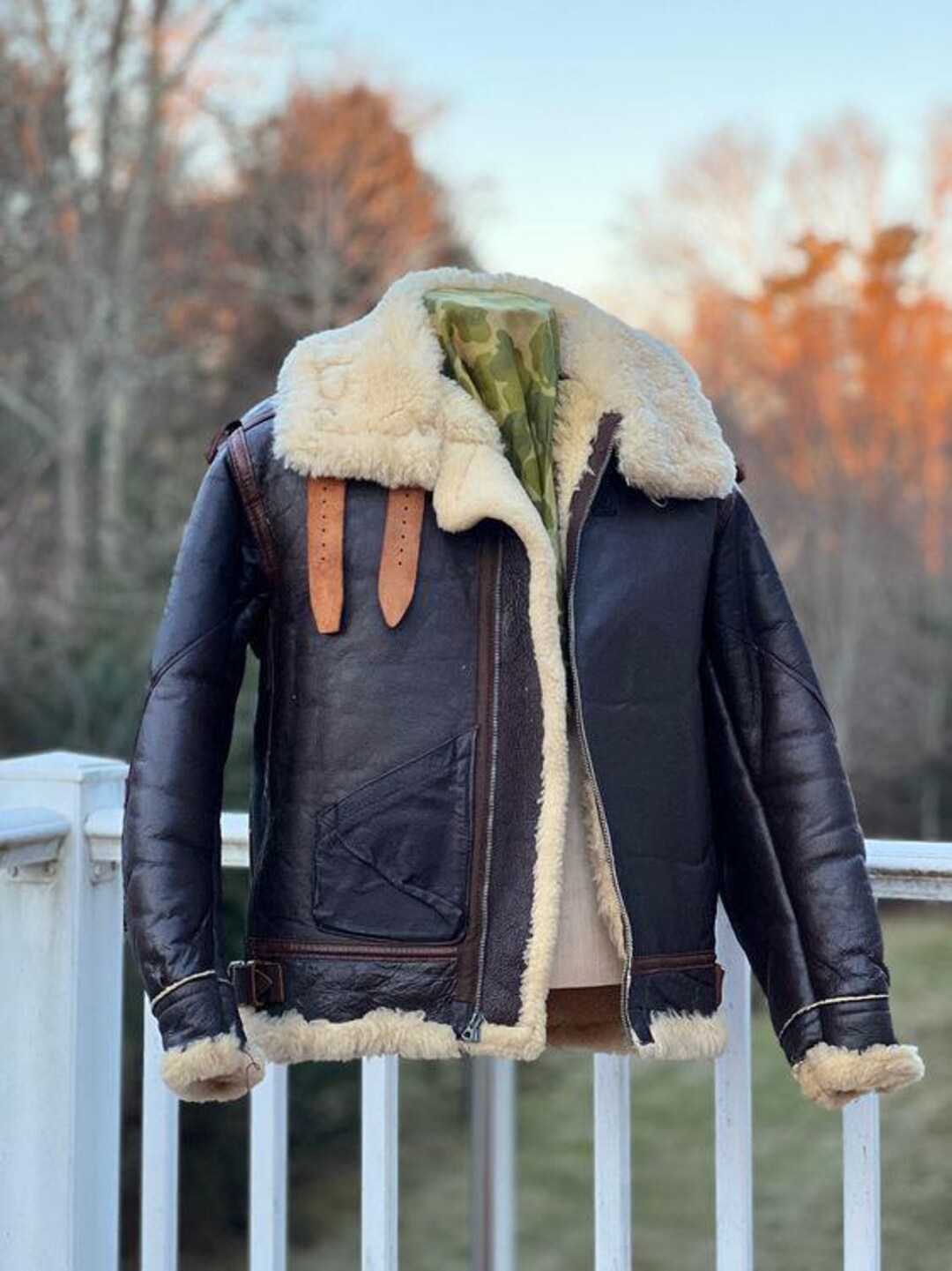 Herren Lammfell Fliegerjacke: Dunkelbrauner Schaffell Leder Bomber