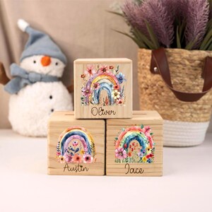 Tirelire en bois avec prénom, tirelire arc-en-ciel, cadeau d'anniversaire, baptême, cadeau bébé, cadeau de naissance, bébé, enfants, tirelire en bois