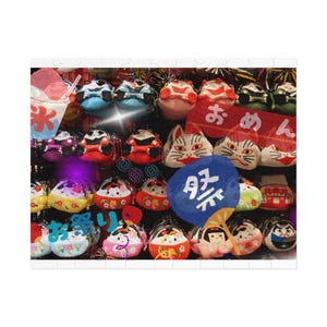 Máscaras coloridas de festivais são itens populares vendidos em barracas de festivais japoneses - Jigsaw Puzzle Japan - 6 formatos de peças diferentes