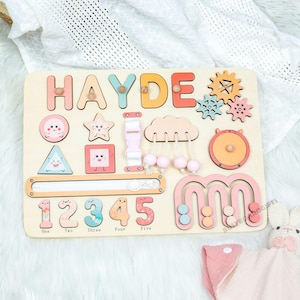 パーソナライズされたビジーボード - 男の子の1歳の誕生日ギフト - 幼児用ビジーボード - 木製感覚ボード - カスタムベビーギフト - クリスマスギフト - 名前パズル