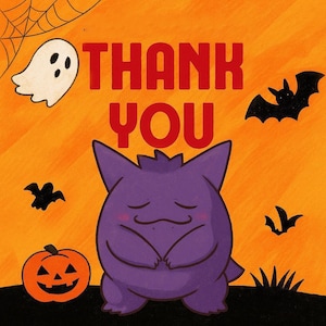 K&ouml;nnte beinhalten: Halloween-Illustration mit orangefarbenem Hintergrund und den Worten "THANK YOU" in Rot. Eine lila Cartoonfigur ist zentriert, umgeben von einem K&uuml;rbis, Flederm&auml;usen, einem Geist und einem Spinnennetz.