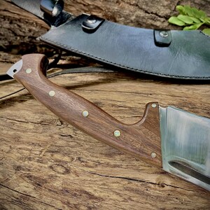 This heavy-duty machete is hand-forged from 1095 carbon steel and made to handle intense chopping, clearing, and survival tasks. Built with a full tang for added safety and strength. An ideal gift for outdoor lovers, this knife blends beauty and performance in one handcrafted piece.