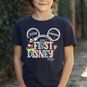 Anpassad Min första Disney-resa 2026-tröja, Första Disney-resan 2026-tröja, Musse och Mimmi 1:a Disneyland-tröja, Anpassade Disney-familjetröjor bild 5