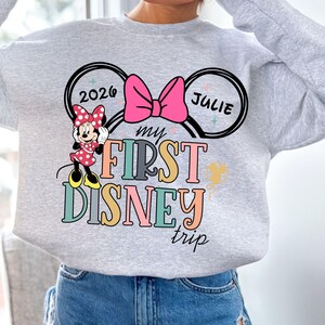 Anpassad Min första Disney-resa 2026-tröja, Första Disney-resan 2026-tröja, Musse och Mimmi 1:a Disneyland-tröja, Anpassade Disney-familjetröjor bild 4