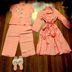 Gorgeous 40s/50s Japanese 3 Piece Salmon Embroidered Pajama Set  Top/Pants/Long Robe  Great for Summer and Beach