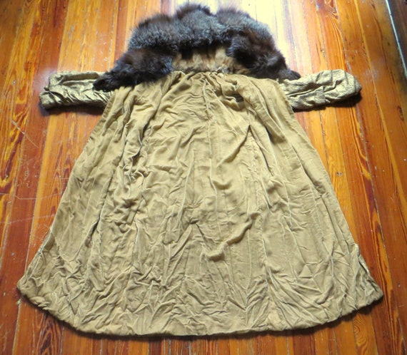 UPDATED Outrageous 1920s Gold Lame Fur Collared C… - image 8