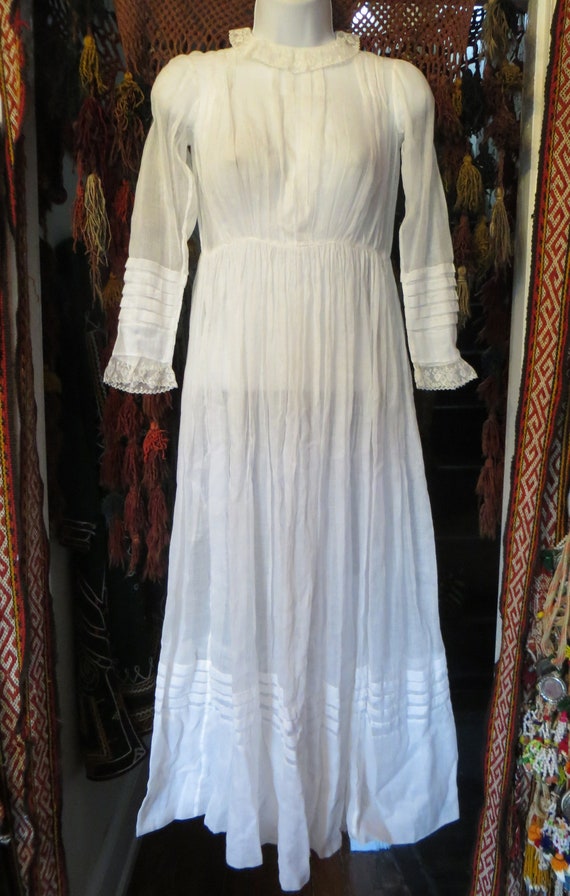 Antique Victorian White Fine Cotton Lawn Dress w/… - image 3
