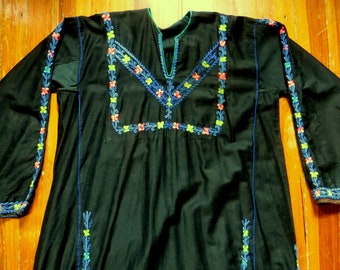 Gorgeous 60s/70s Palestinian/Bedouin Embroidered Caftan/Dress/Robe/Thobe, L