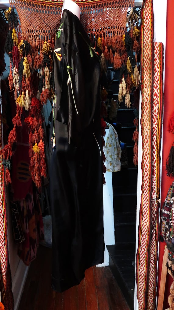 Stunning 1920s/30s Hand Embroidered Black Silk Ki… - image 8