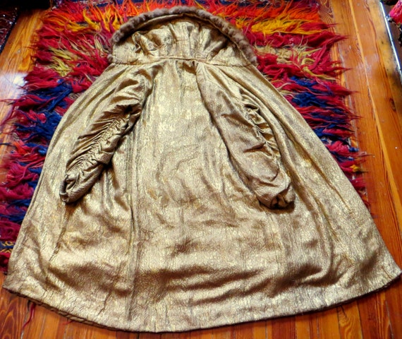 UPDATED Outrageous 1920s Gold Lame Fur Collared C… - image 3