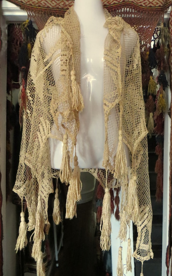 Unusual Victorian Handmade Yellow Ivory Crocheted 