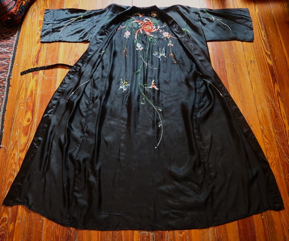 Stunning 1920s/30s Hand Embroidered Black Silk Ki… - image 6