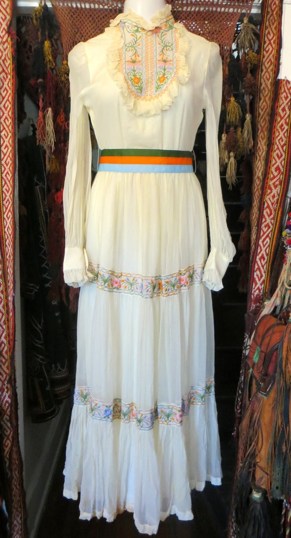 SALE Rare 60s/70s Embroidered Peasant/Prairie Dre… - image 2