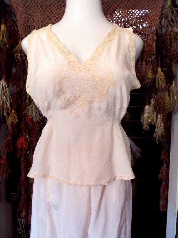 Vintage Lace Bow and Gold Endless Hoop Earrings Vintage Lace Bow and Gold Endless Hoop Earrings