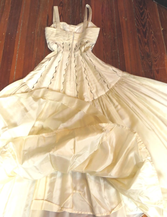 SALE Carrie Bradshaw 50s Cream Silk Satin Metallic Ball Gown/prom, Red Carpet Ready - Etsy SALE Carrie Bradshaw 50s Cream Silk Satin Metallic Ball Gown/prom, Red Carpet Ready - Etsy