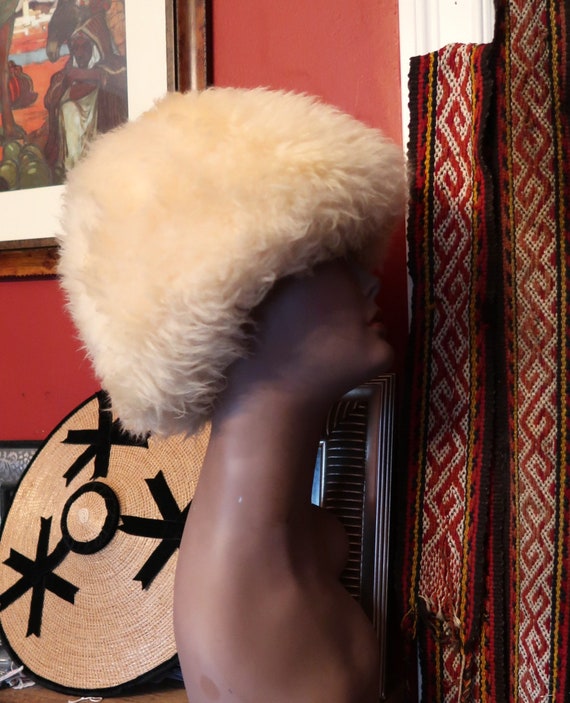 Fab 50s/60s Ivory Sheepskin Shearling Winter Hat - image 7