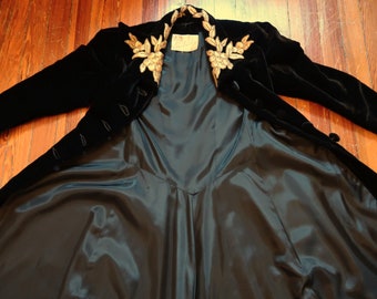 Stunning Unusual 1930s/40s Black Velvet Opera Coat w/Puffy Fancy Metallic Gold Corded Appliques