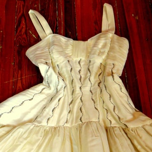 SALE Stunning Carrie Bradshaw 50s Cream Silk Satin Metallic Ball Gown/Prom, Red Carpet Ready