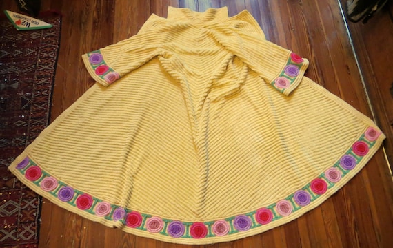 40s/50s Bright Yellow Chenille Robe w/Colorful Dec