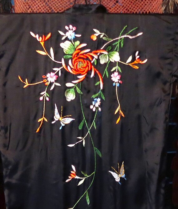 Stunning 1920s/30s Hand Embroidered Black Silk Ki… - image 4