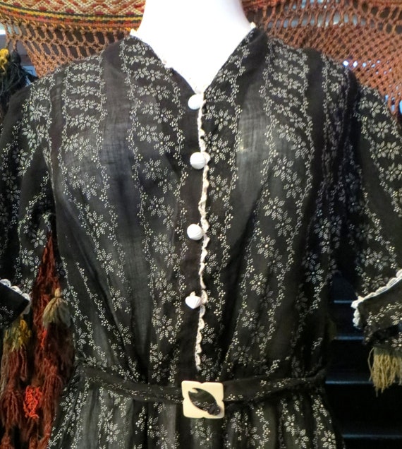 L/XL 1930s Black and White Cotton Deco Floral Prin