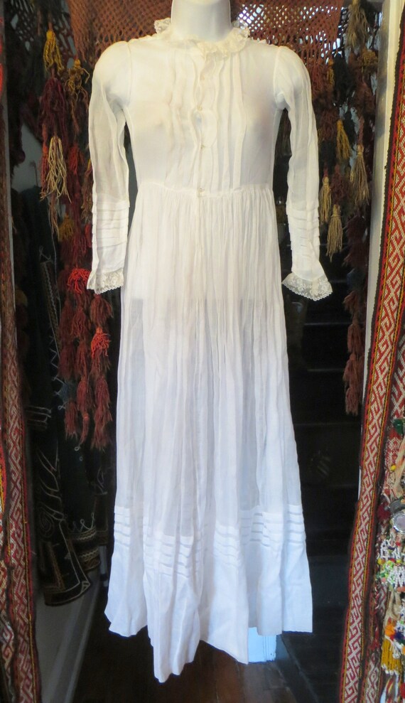 Antique Victorian White Fine Cotton Lawn Dress w/… - image 4