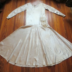 SALE Stunning 1920s/30s White Liquid Silk Satin Art Deco Long Dress w/Amazing 3D Folded Floral Piece, Ready for the Wedding