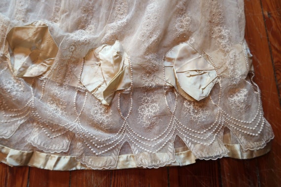 Stunning Antique Victorian Layered Netted Embroid… - image 9