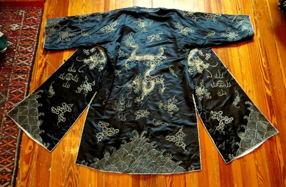 Outrageous 40s/50s Black Silk Kimono/Robe/Jacket/… - image 1