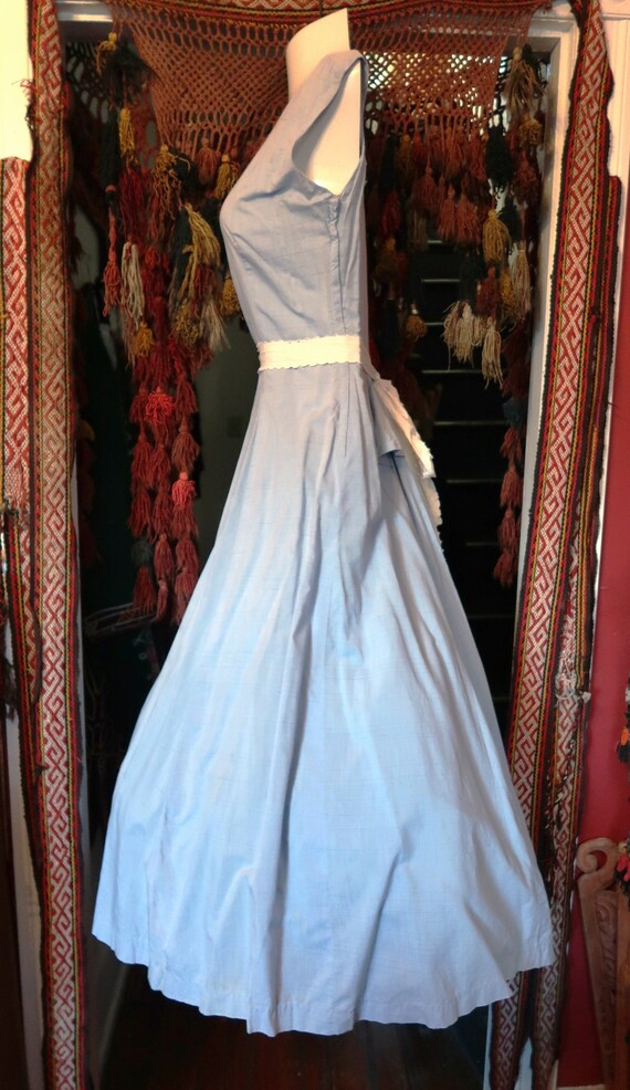 Gorgeous 1930s/40s Long Blue Cotton Fit and Flare… - image 4