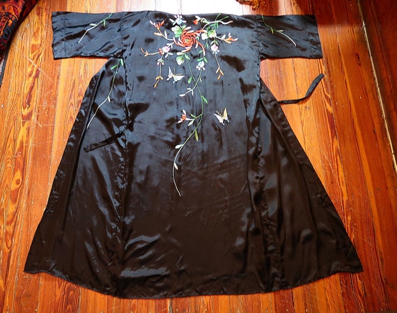 Stunning 1920s/30s Hand Embroidered Black Silk Ki… - image 2