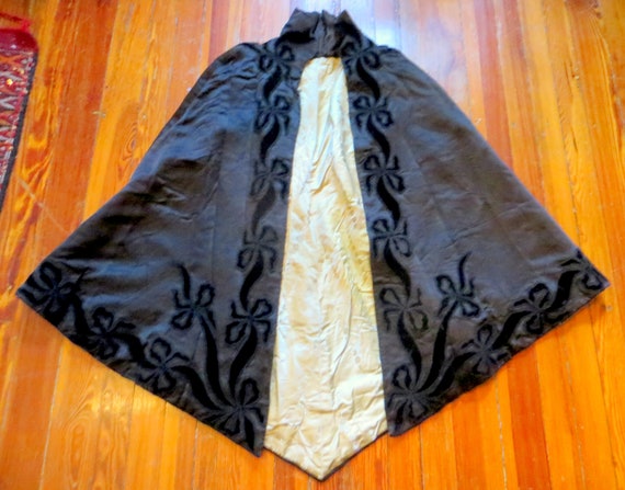 Stunning Victorian/Edwardian Black Silk Cape w/Ve… - image 5