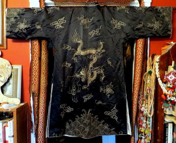 Outrageous 40s/50s Black Silk Kimono/Robe/Jacket/… - image 4