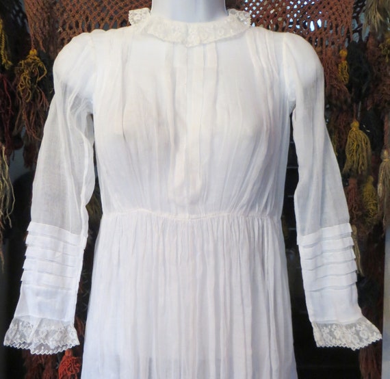 Antique Victorian White Fine Cotton Lawn Dress w/… - image 2