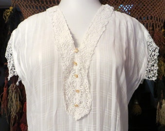 SALE Victorian/20s Windowpane Cotton Day Dress with Lace/Button Trim, Larger Size