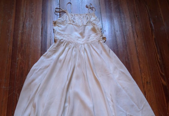 Fab 40s/50s White Satin Rayon (?) Long Dress w/Pl… - image 7