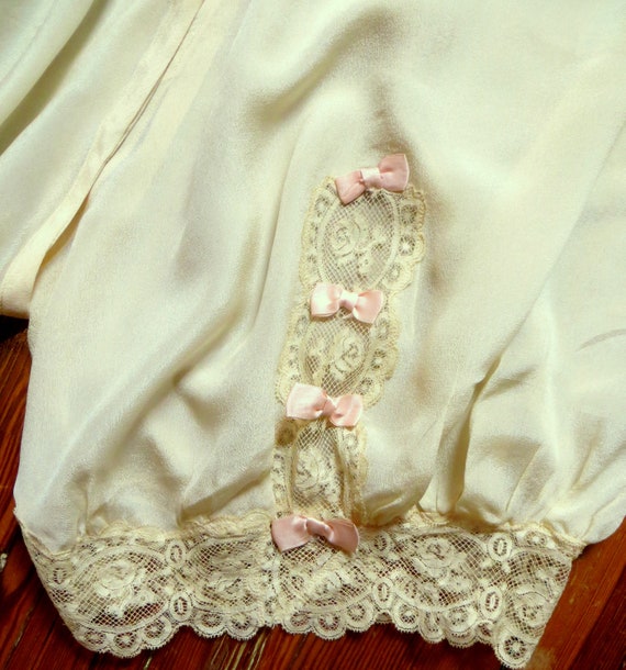 Beautiful Antique Victorian/Edwardian Silk Ruffle… - image 9