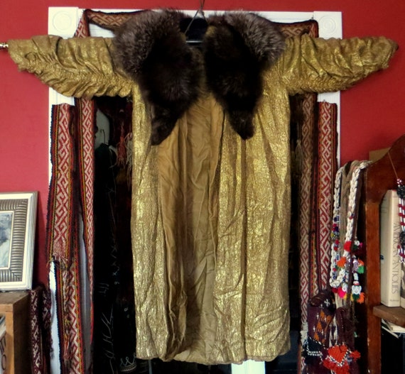 UPDATED Outrageous 1920s Gold Lame Fur Collared C… - image 9