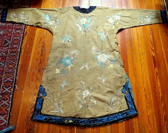 SALE Antique Chinese Qing Dynasty Silk Damask Cheongsam Robe/Dress w/Gorgeous Pastel Embroidered, Etched/Carved Brass Buttons Closures