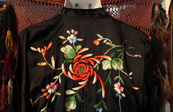 Stunning 1920s/30s Hand Embroidered Black Silk Ki… - image 1