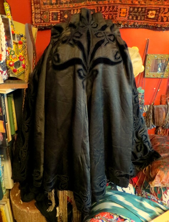 Stunning Victorian/Edwardian Black Silk Cape w/Ve… - image 6