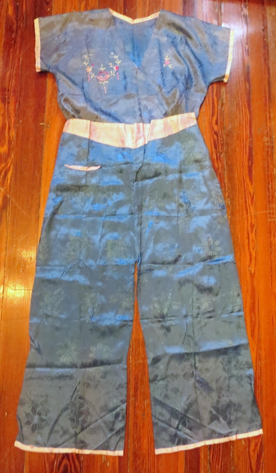 1930s/40s Blue and Pink Asian Silk Embroidered Be… - image 7