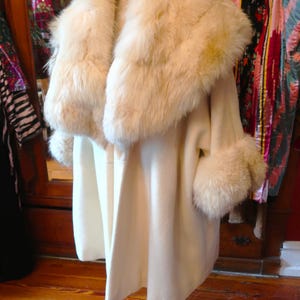 Outrageously Elegant 50s/60s Winter White Wool Coat w/MASSIVE Fox Fur Collar and Cuffs, Hollywood Bombshell, Saks Fifth Avenue, Larger Size