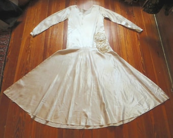 SALE Stunning 1920s/30s White Liquid Silk Satin Art Deco Long Dress w/Amazing 3D Folded Floral Piece, Ready for the Wedding