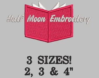 Może przedstawiać: Wzór haftu czerwonej otwartej książki z tekstem "Half Moon Embroidery" w kolorze białym. Wzór dostępny jest w trzech rozmiarach: 2, 3 i 4 cale.