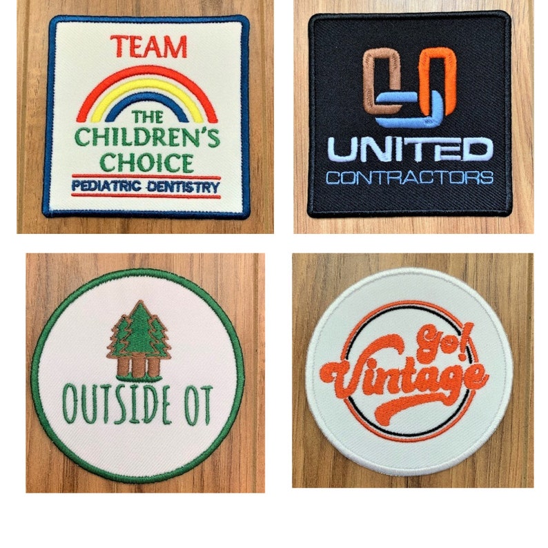 K&ouml;nnte beinhalten: Vier gestickte Patches mit verschiedenen Designs. Der erste Patch ist wei&szlig; mit einem Regenbogen und dem Text "Team The Children's Choice Pediatric Dentistry". Der zweite Patch ist schwarz mit einem blauen, orangen und wei&szlig;en Design und dem Text "United Contractors". Der dritte Patch ist wei&szlig; mit einem gr&uuml;nen Baum und dem Text "Outside OT". Der vierte Patch ist wei&szlig; mit einem orangen Kreis und dem Text "Get Vintage".