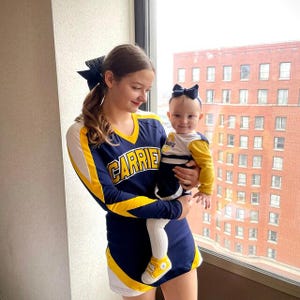 Personliga cheerleaderuniformer | Cheerleaderkläder för flickor | Personlig cheerleaderuniform | Cheerleader-outfit | Anpassad cheerleaderuniform bild 18
