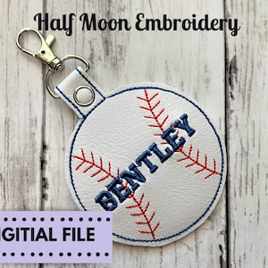 Bogofrei! ITH Baseball Snap Tab Embroidery Design | ITH Baseball Schlüsselanhänger Stickmuster | Ith Baseball Bag Tag Stickerei | 4x4 | 15x18 cm